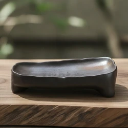 Arenero bajo con patas rústicas de estilo orgánico para gatos