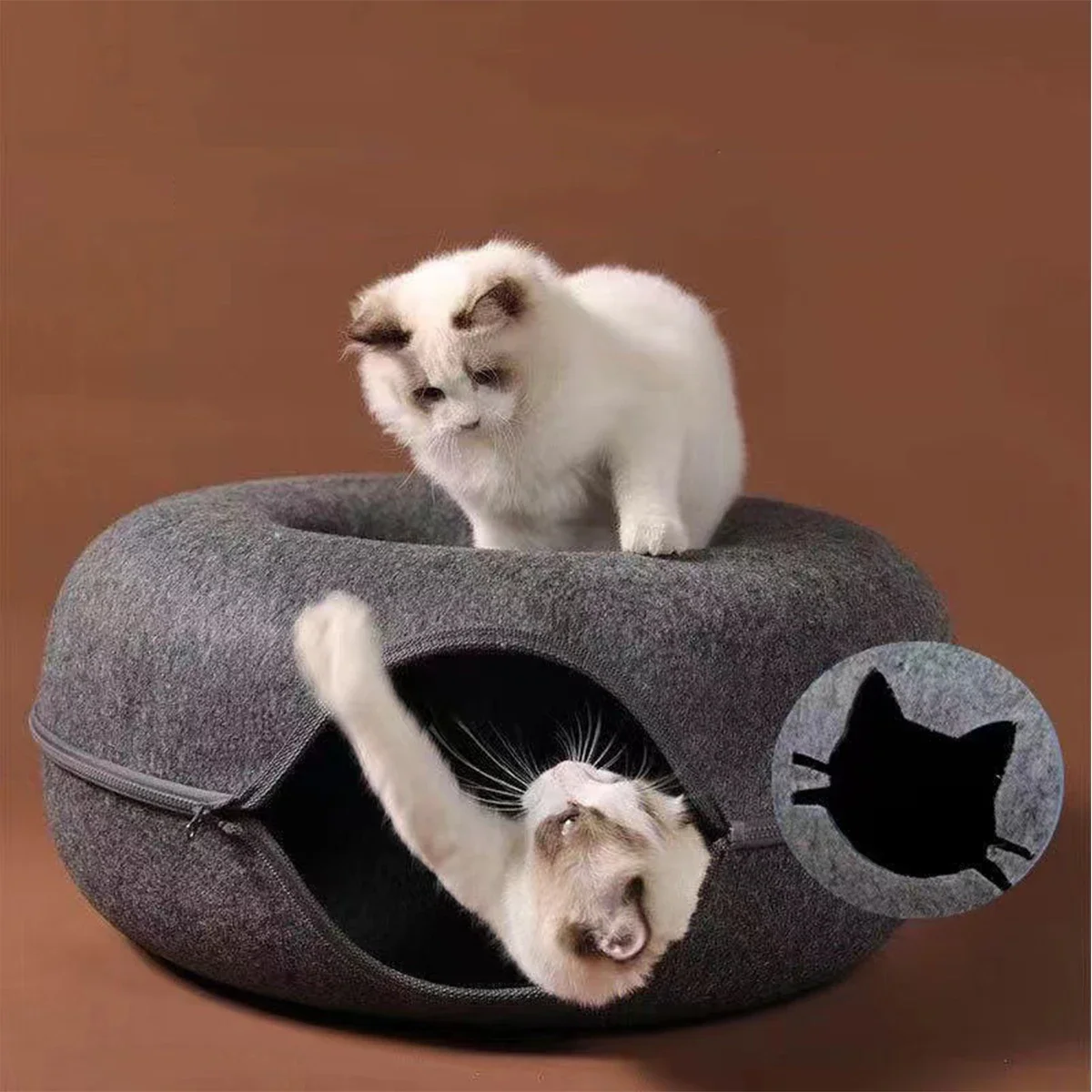 Interior acolchado de la cama para gatitos