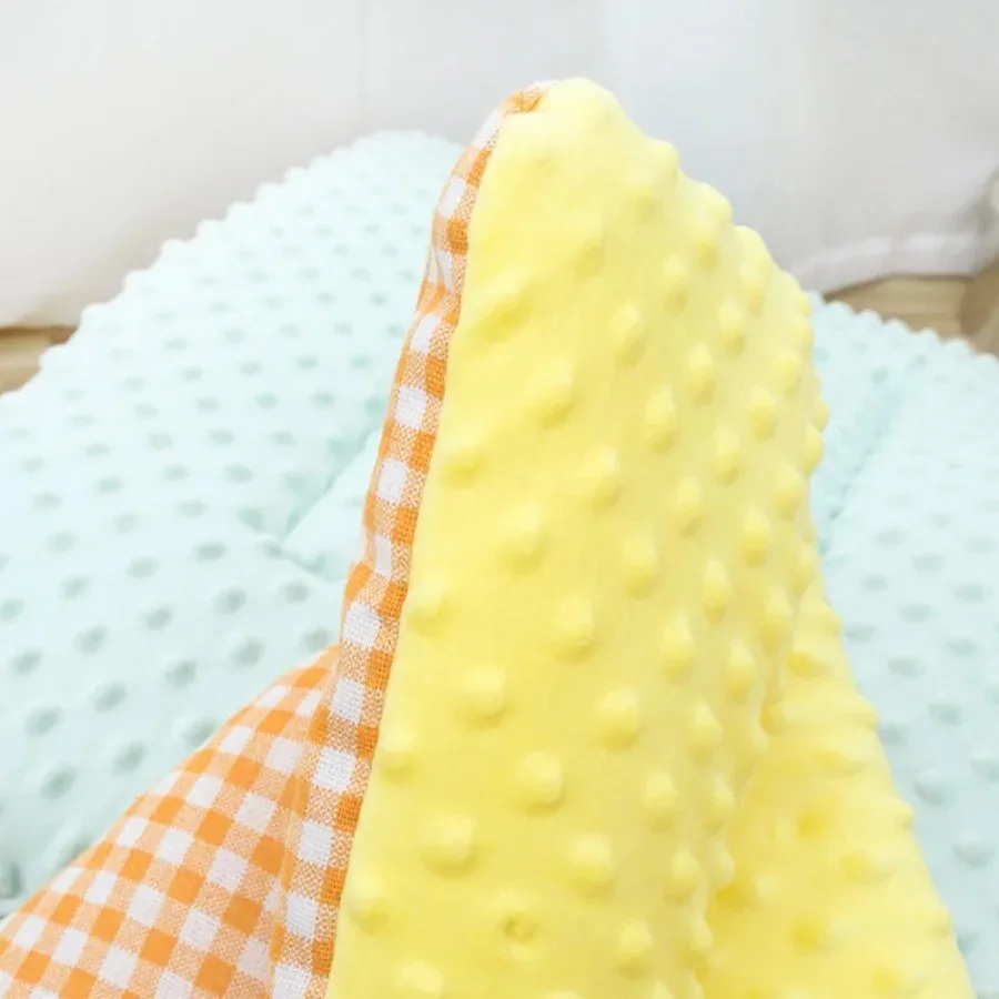 Detalle del relleno y tela de la cama