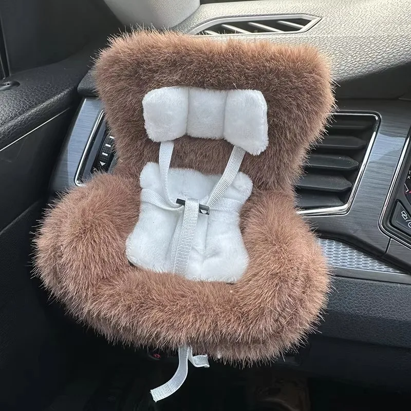 Escena de uso del asiento para muñeca
