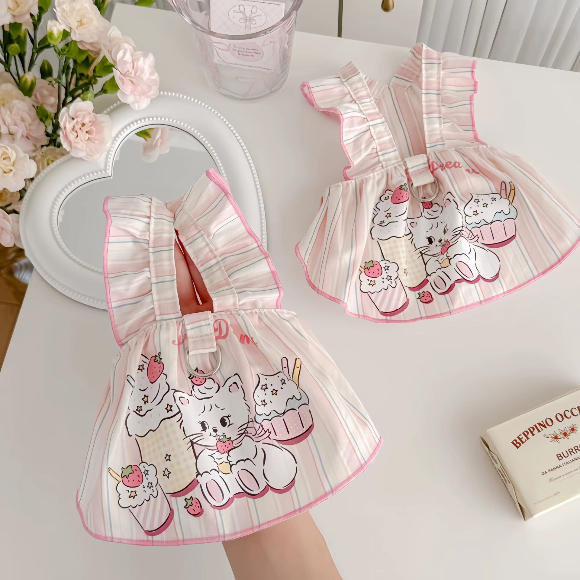 Vestido de verano con mangas de volantes a rayas para gatos y perros