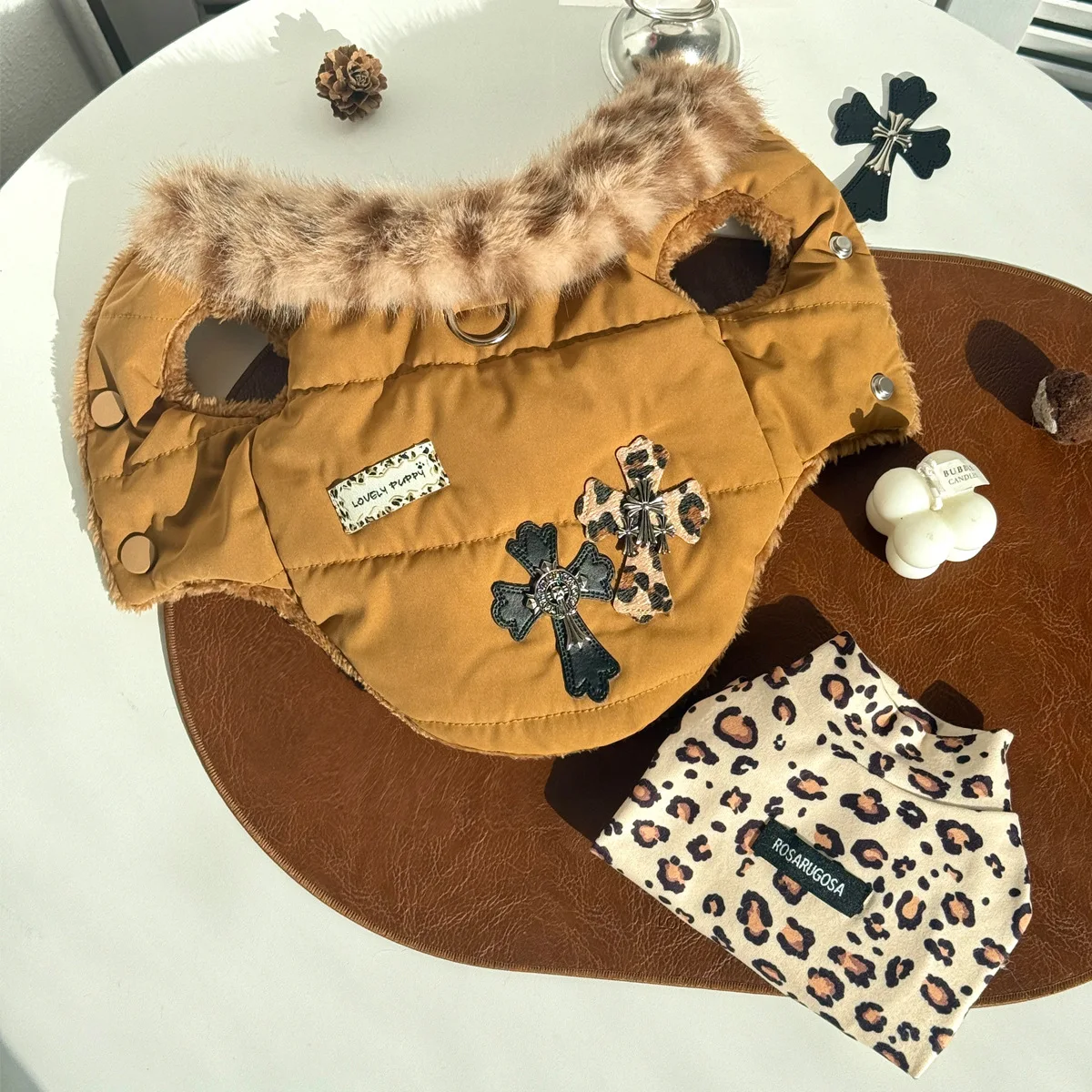 Detalle de la prenda de invierno para mascotas