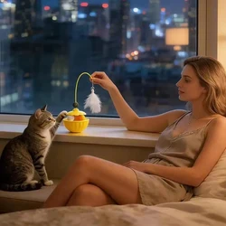 Juguete dispensador de golosinas con pluma giratoria y hierba gatera para gatos
