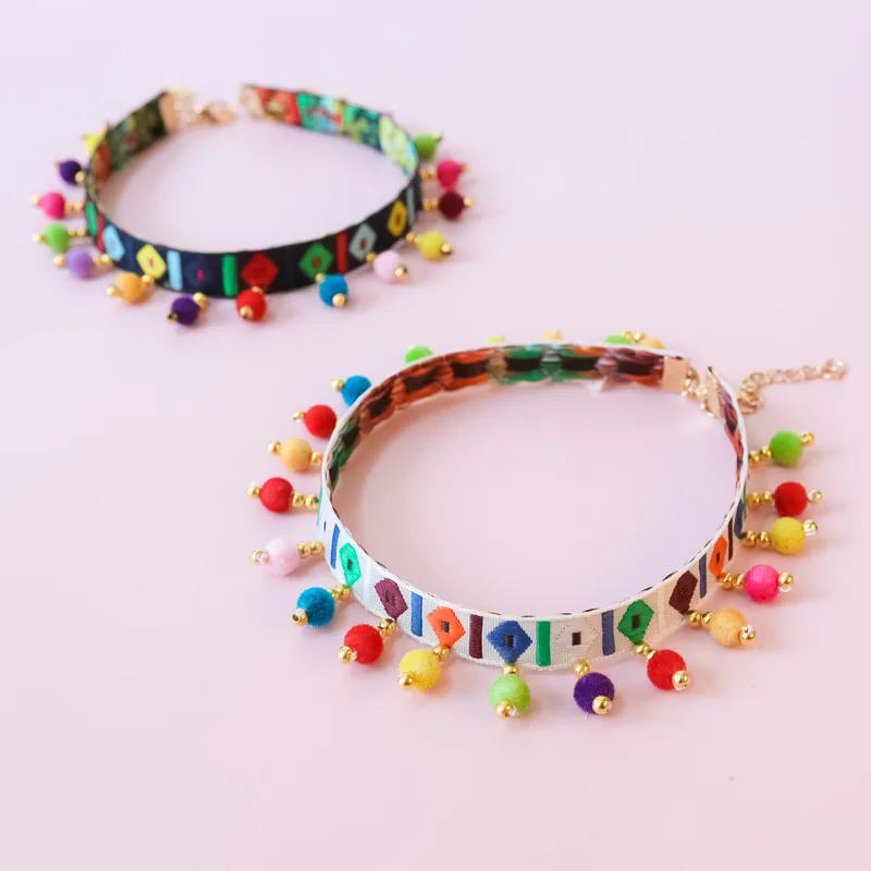 Collar bohemio con encaje y borlas para gato con pompones decorativos