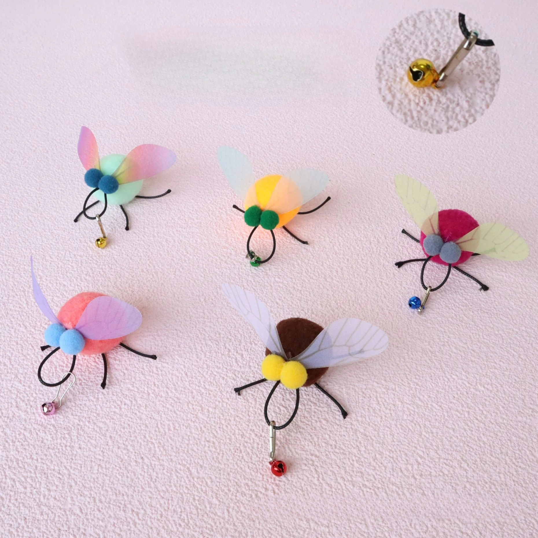 Juguete completo para gatos con plumas de insectos