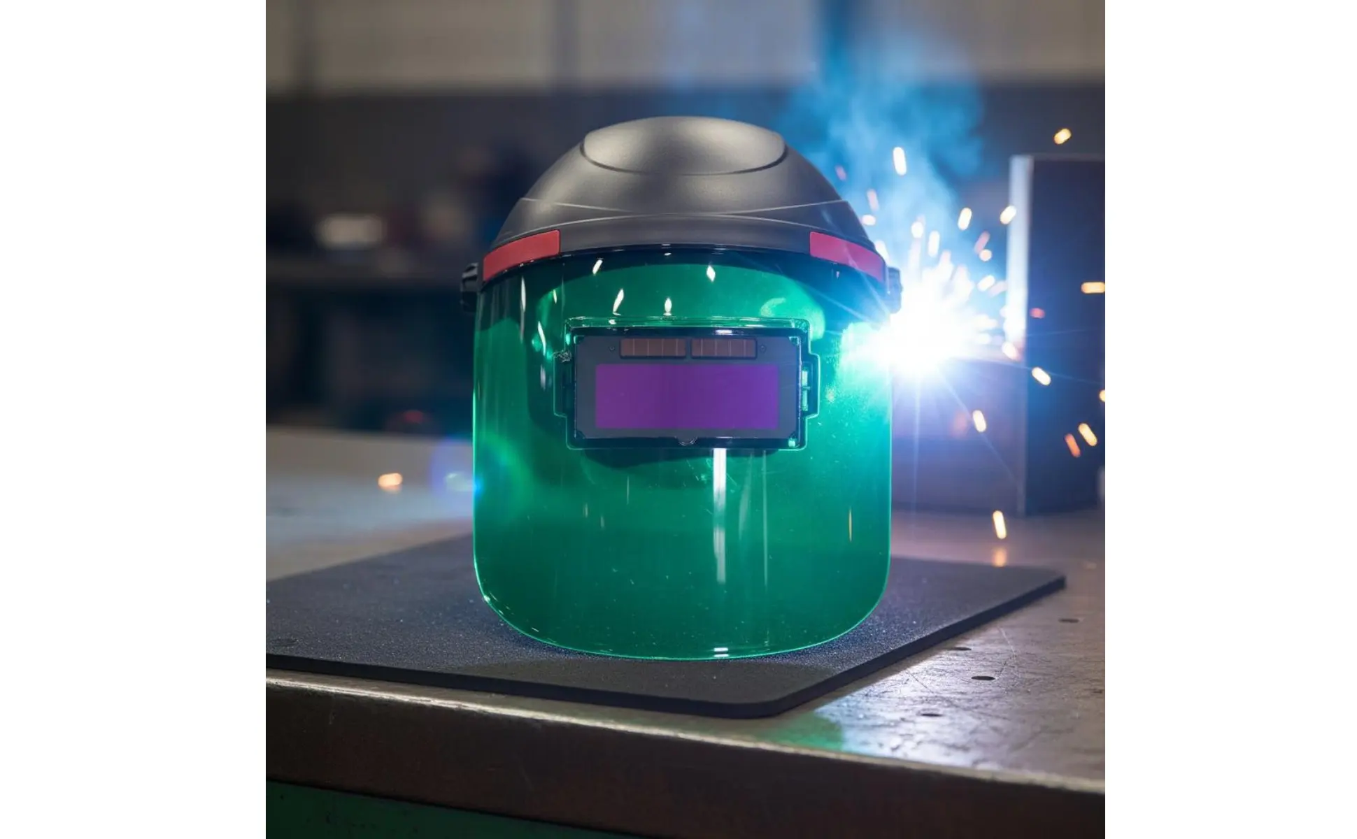 Detalle del funcionamiento del oscurecimiento automático en el casco