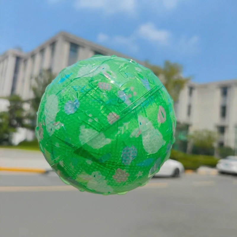 Pelota de conejo mostrando su textura y forma