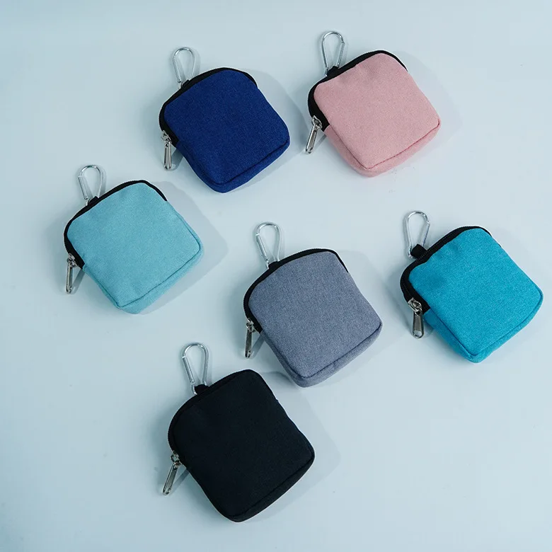 Colgantes de silicona adheridos al dispensador, listos para accesorios de entrenamiento