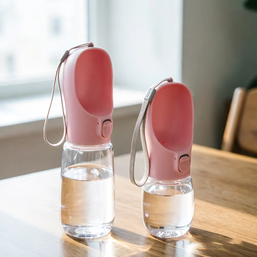 Botella de agua portátil con cordón para gatos y perros - imagen 4