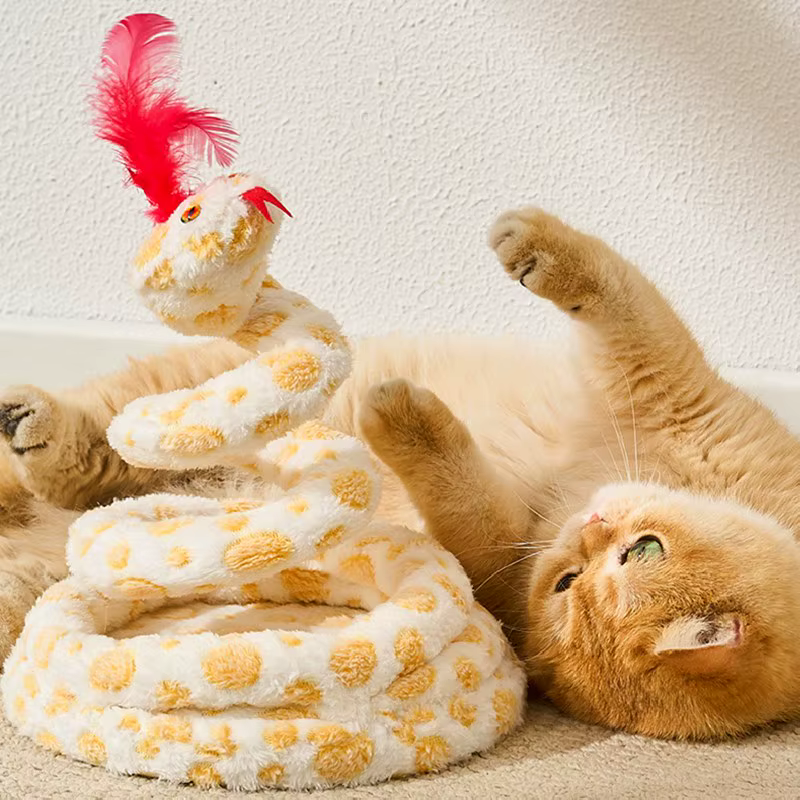 Rascador para gatos con serpiente y plumas – Protege tus muebles - imagen 2