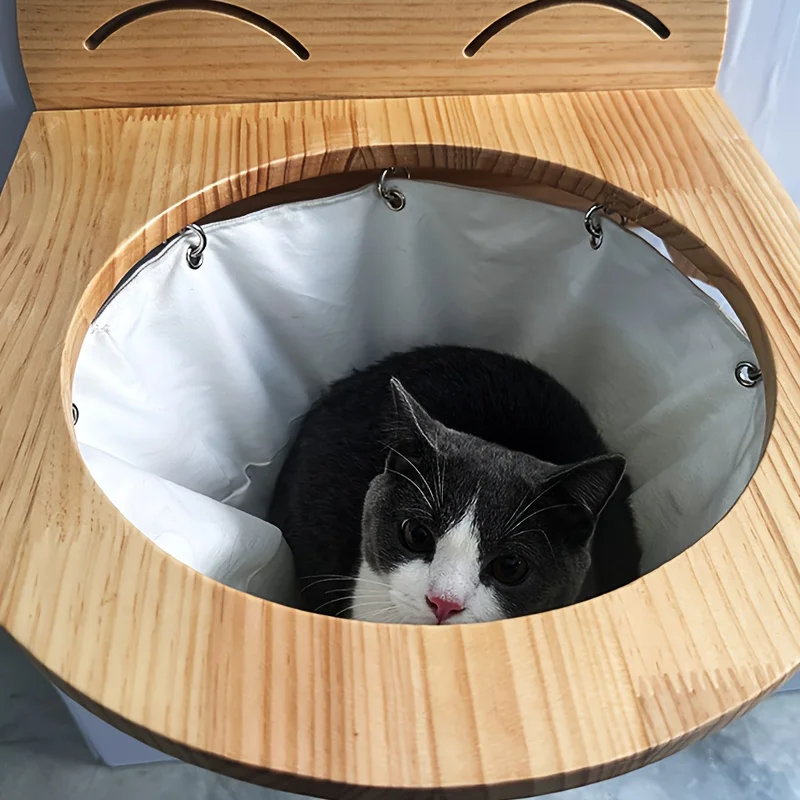 Hamaca montada en pared de madera para gato