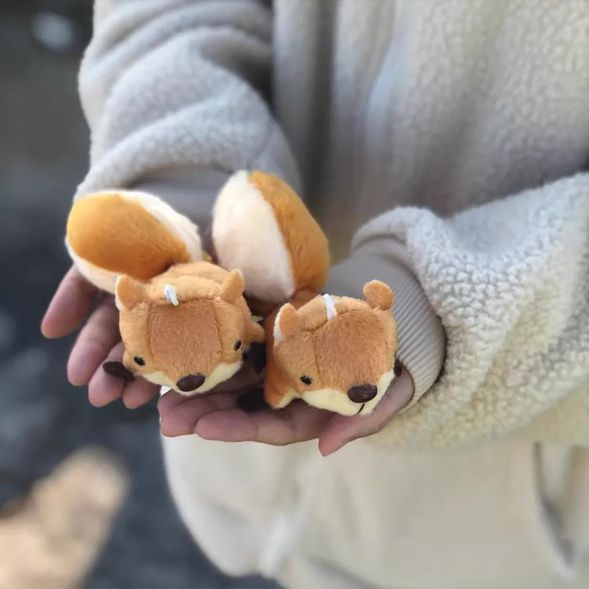 Juguete de peluche ardilla uso interactivo