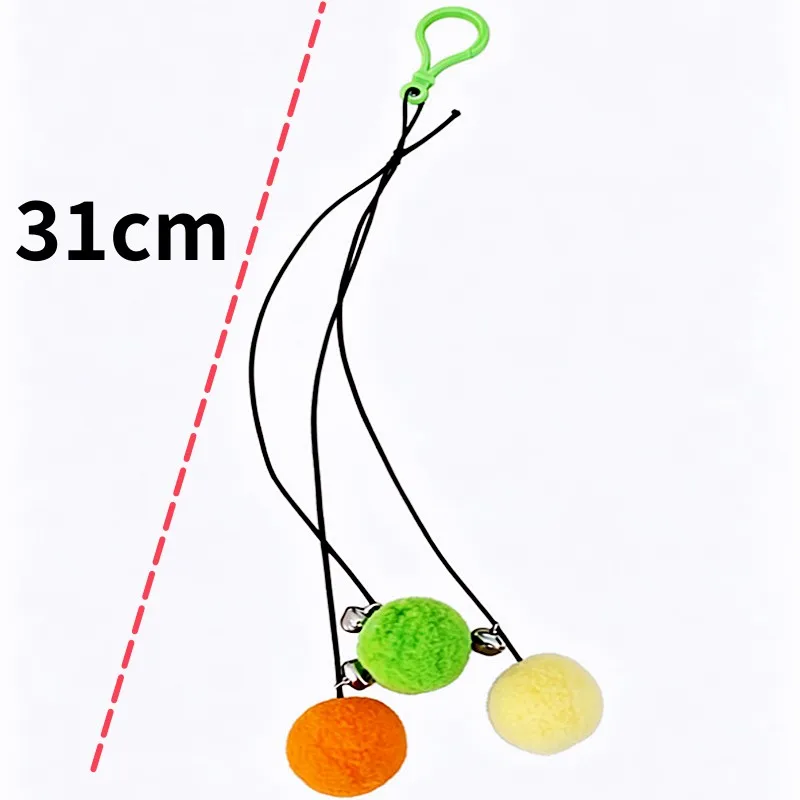 Pelotas colgantes interactivas con textura de felpa