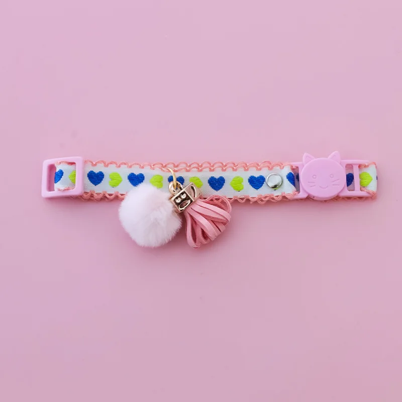 Collar con cuentas y campana para mascotas