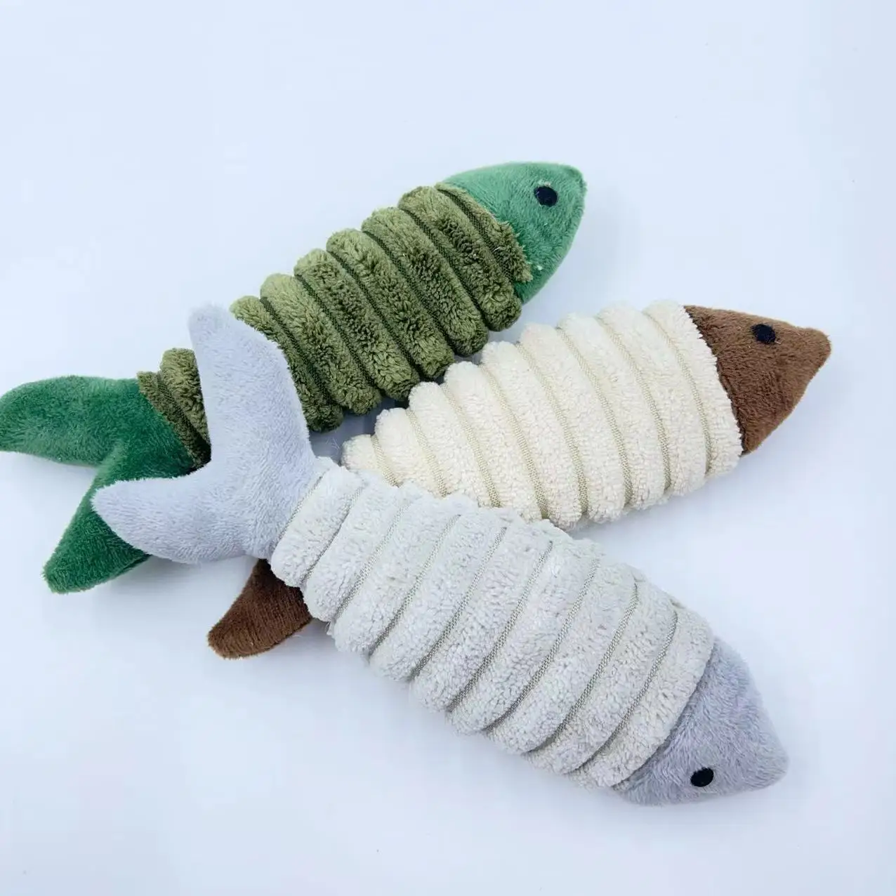 Detalle del pez de peluche