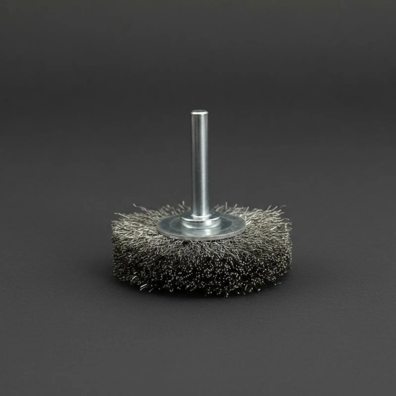 Cepillo de alambre rotativo para eliminar óxido en metal - imagen 5