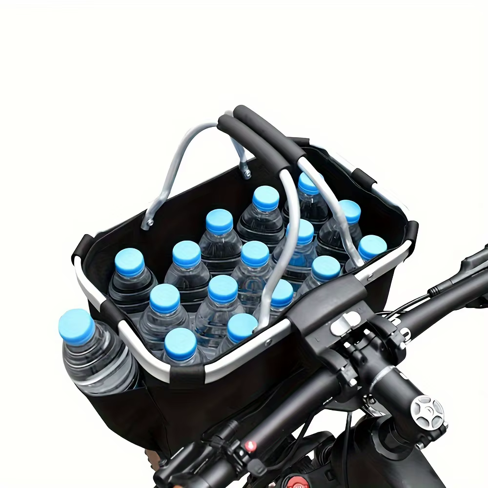 Cesta para bicicleta en uso exterior con mascota pequeña