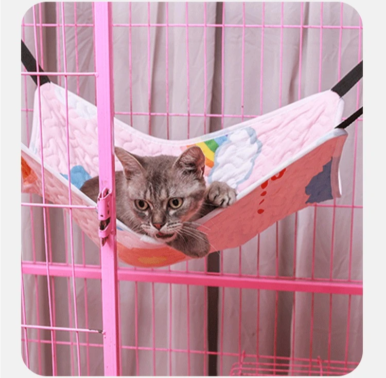 Nido colgante para gatos en uso