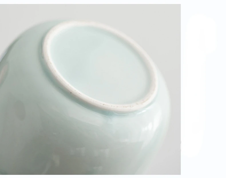 Urna cerámica pequeña en interior