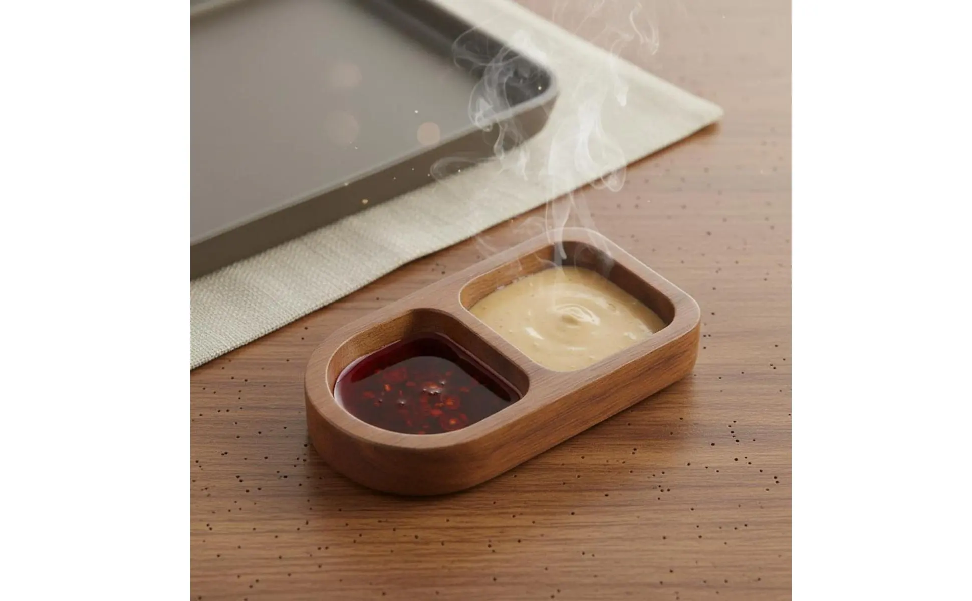 Plato con diseño coreano y compartimentos para salsas