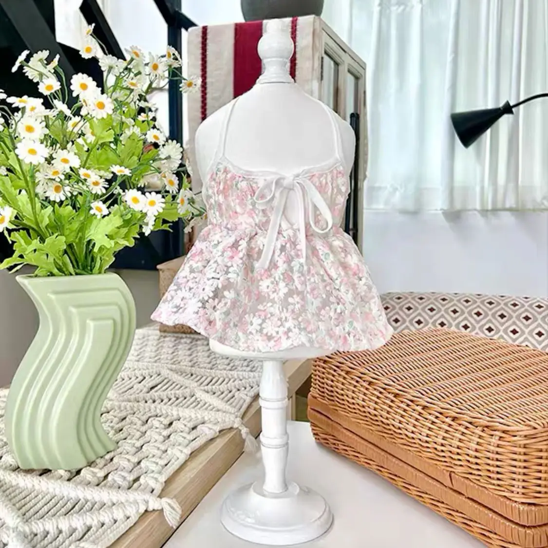 Diseño floral y falda con caída suave