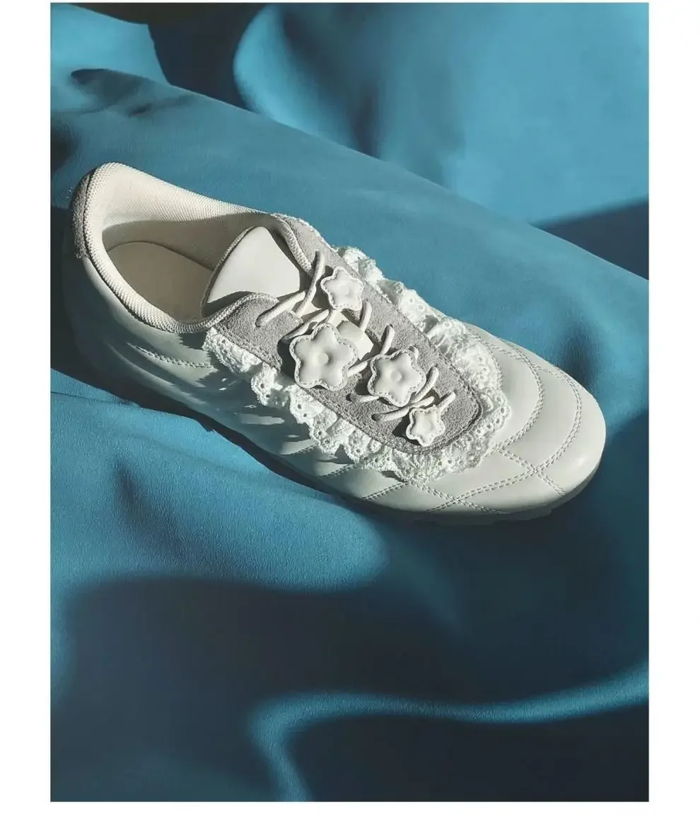 Zapatos Deqin de fondo plano, vista lateral