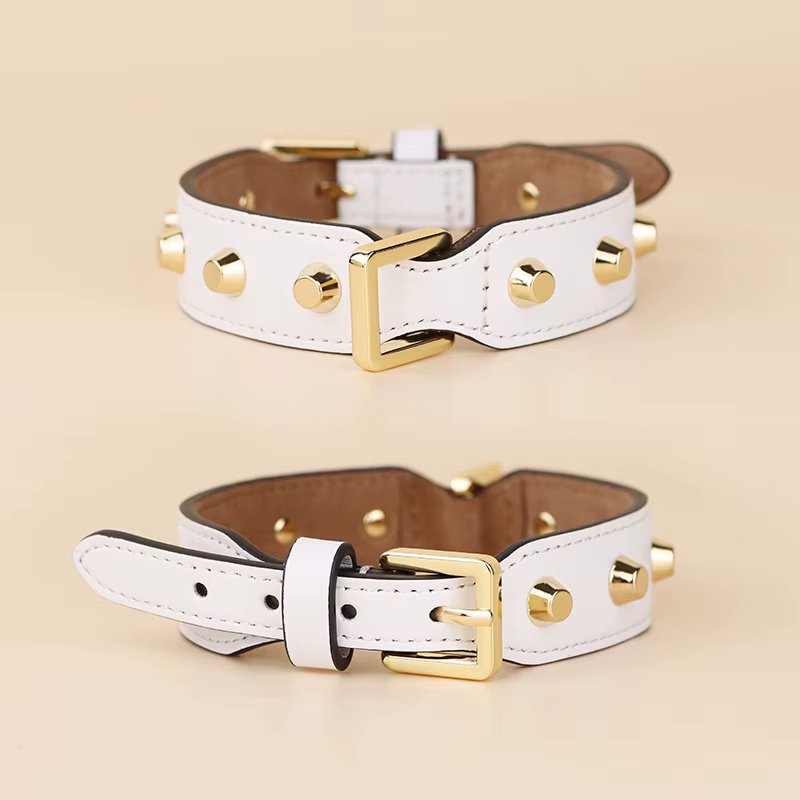 Collar de cuero genuino con remaches dorados para perros pequeños y medianos - imagen 4