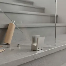 Protección gatos y perros: abrazadera inox antirrust para balcón