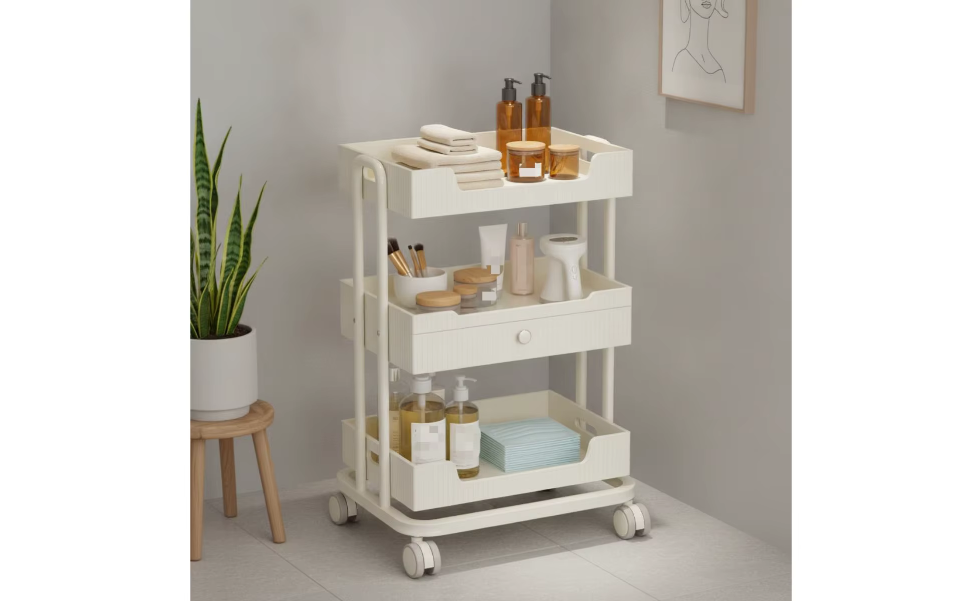 Carrito de salón en uso con productos y herramientas organizados