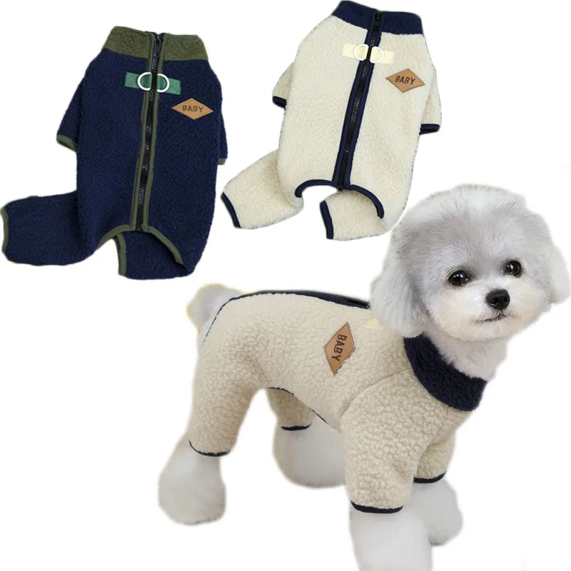 Perro pequeño wearing mono blanco ABQP