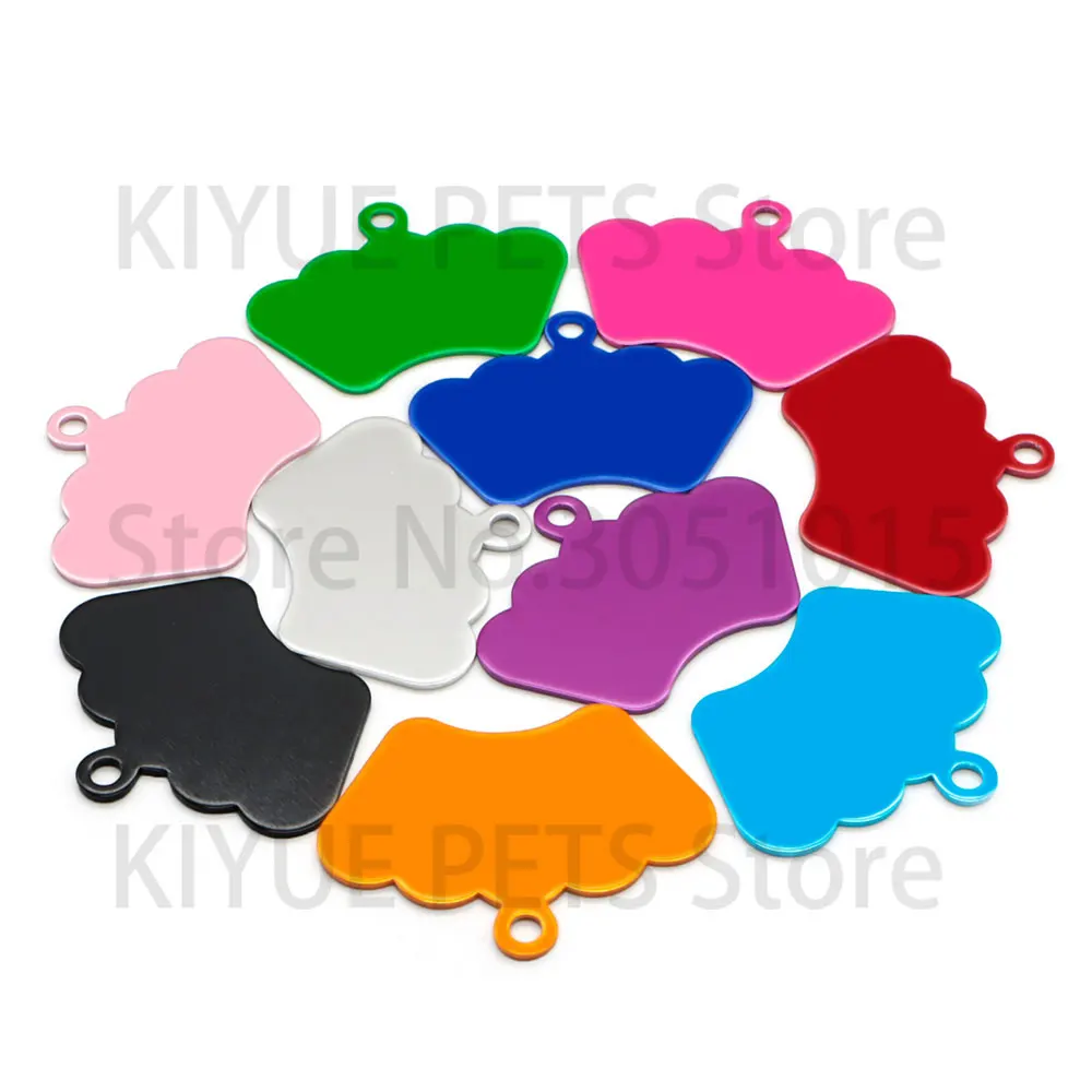 Variedad de colores en colgantes metálicos