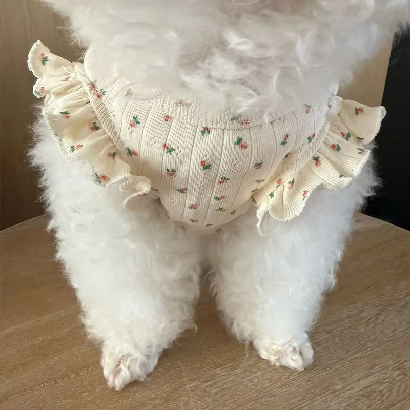 Ropa de perro con estampado floral para mascotas