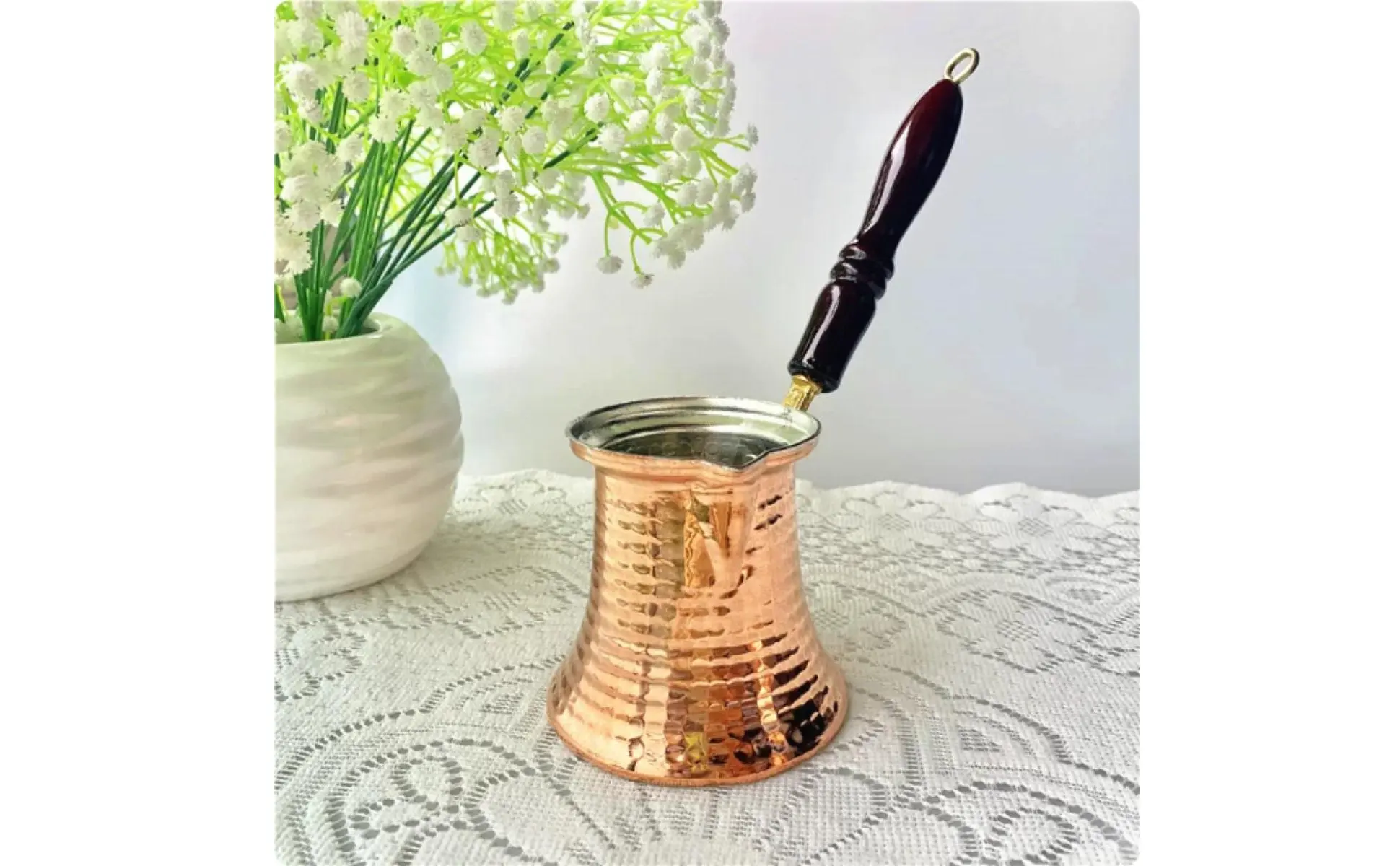 Cezve de cobre tradicional con acabado martillado