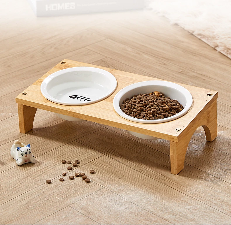 Cuenco elevado de madera con dispensador de agua