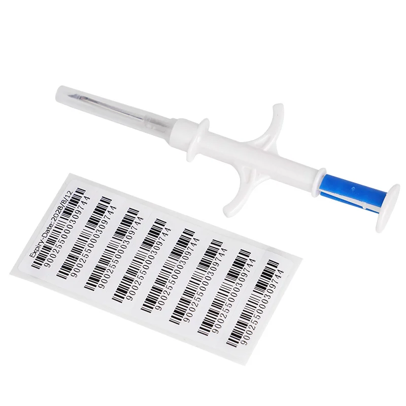 Microchip y jeringa preparados para la inyección