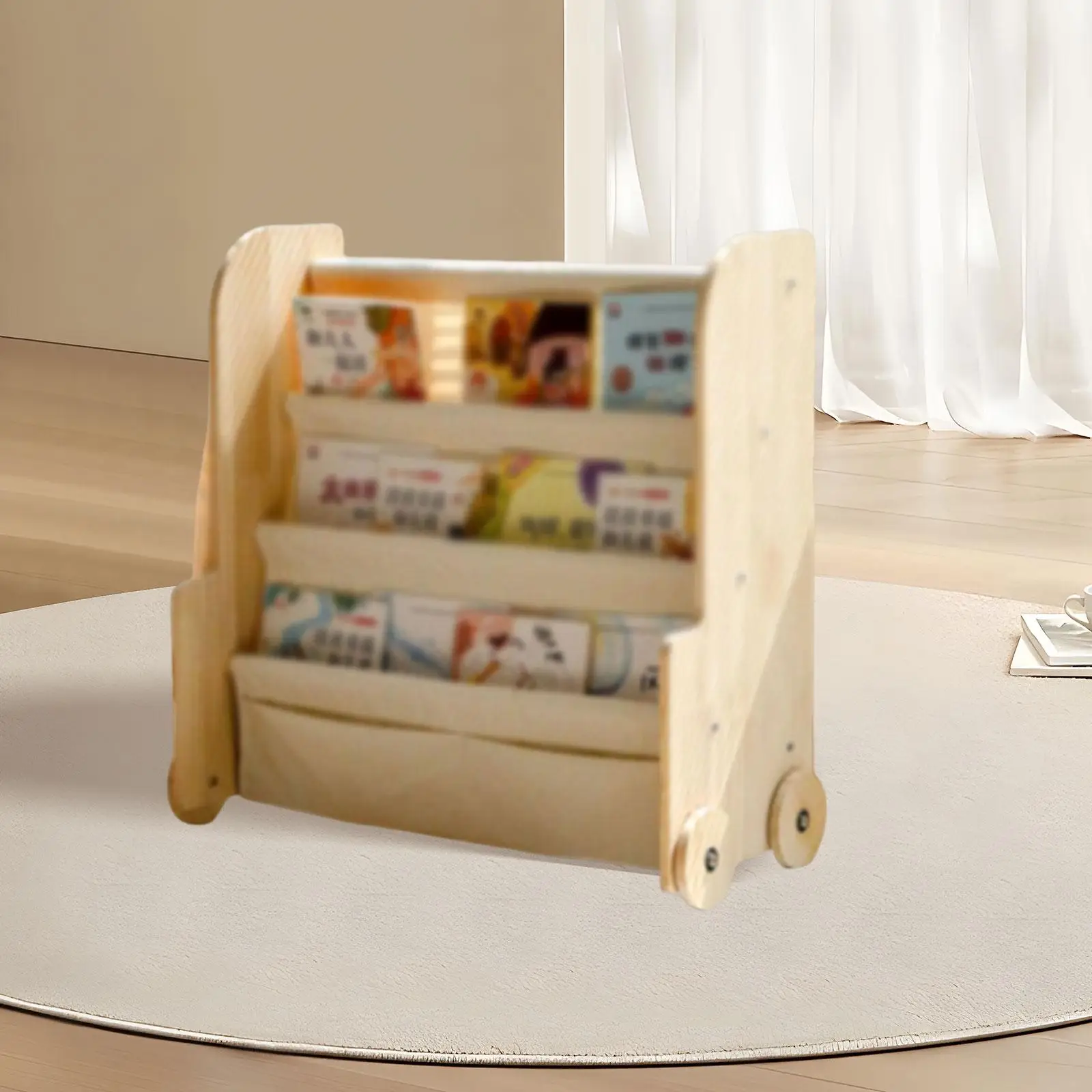 Estantería de madera con ruedas y estilo infantil