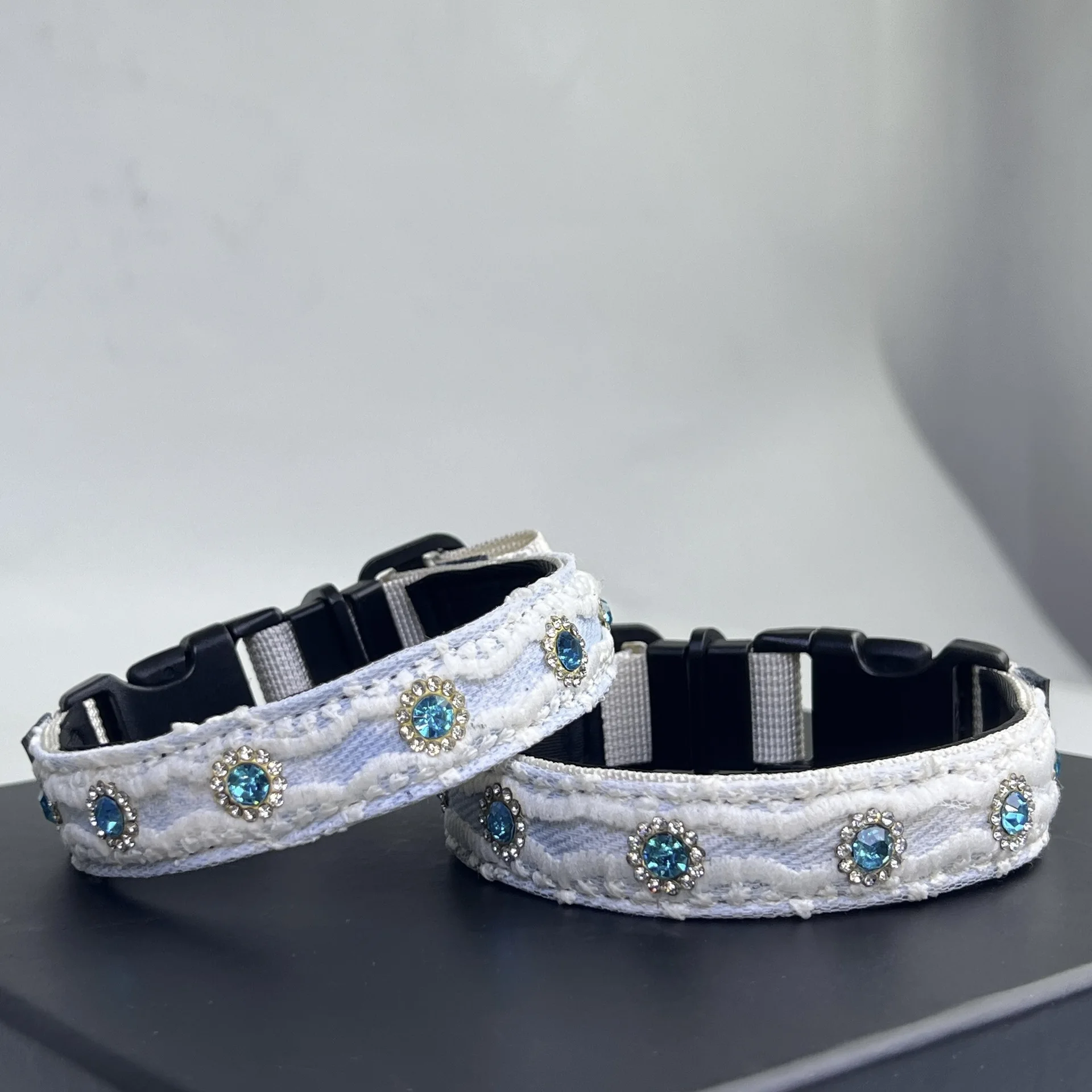 Collar perro con encaje y pedrería – Ajustable y resistente - imagen 2