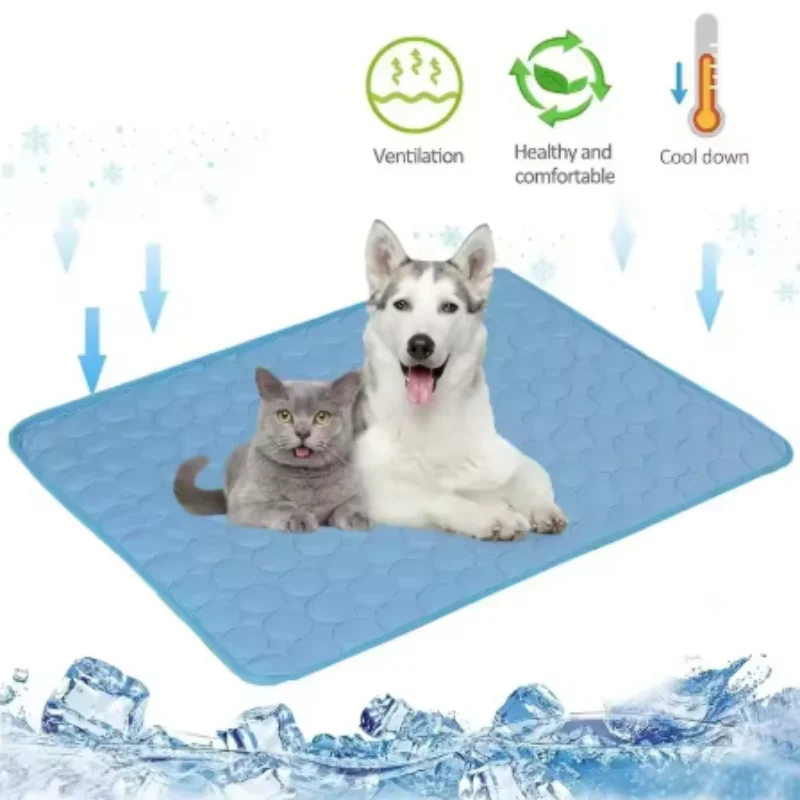 Alfombra refrescante para mascotas en uso