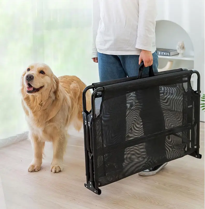 Cama enrollada mostrando su tamaño compacto