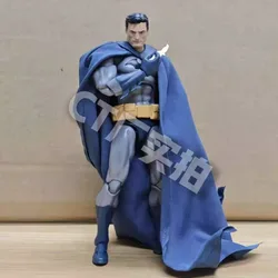 Figura Coleccionable Batman Hush Mafex DC – Versión Azul CT Factory