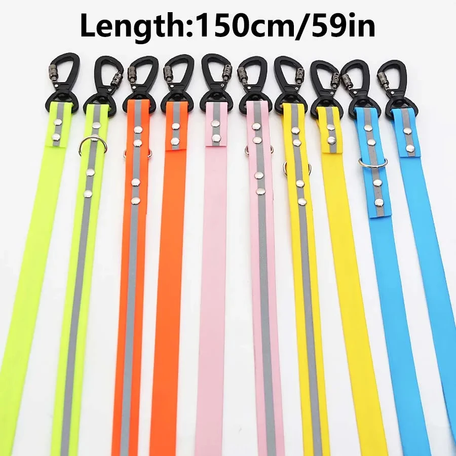 Cuerda reflectante impermeable para perro en uso