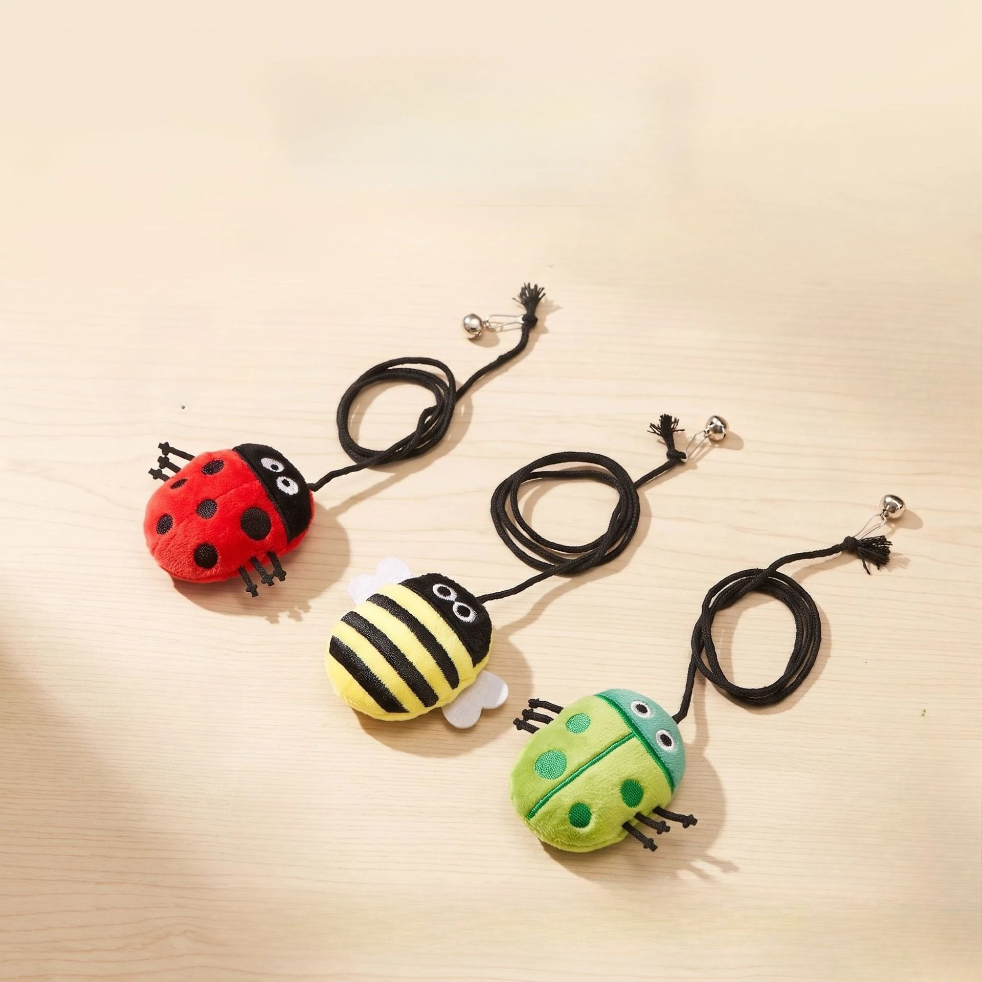 Juguete varita para gatos con insectos de peluche - imagen 3