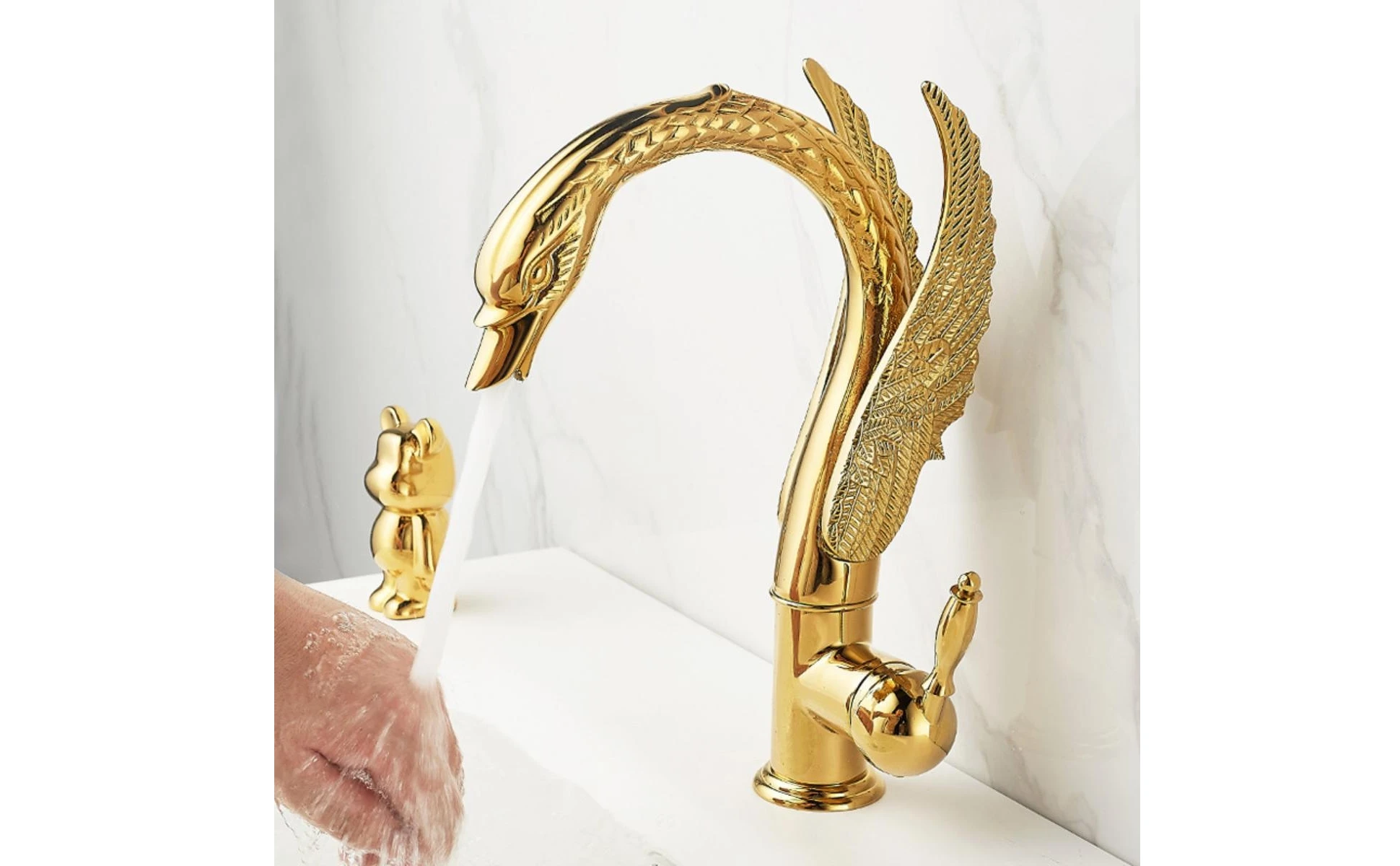 Grifo Swan de Cobre Monomando con detalle del arco alto y maneta