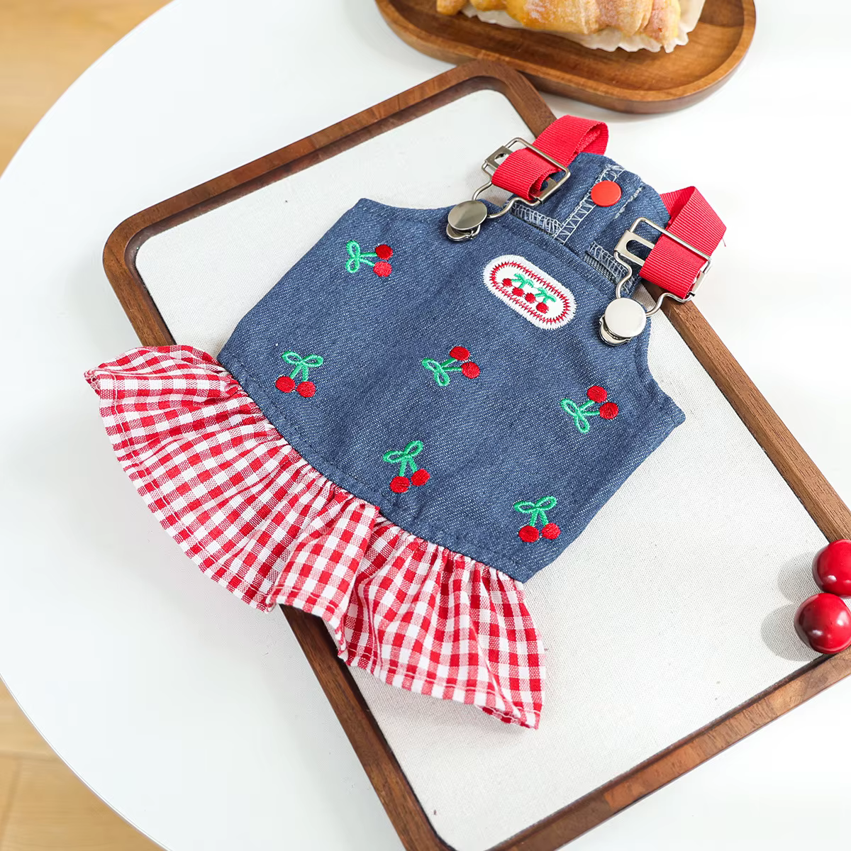 Vestido Mezclilla Cerezas Bordado para Perros Pequeños - imagen 4
