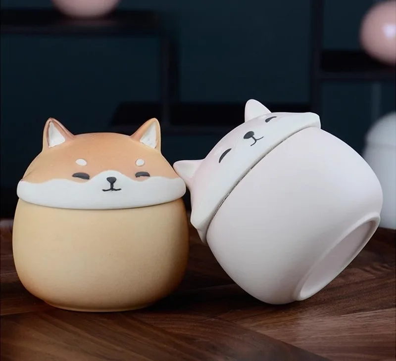 Urna cerámica mini en acabado blanco mate con superficie lisa