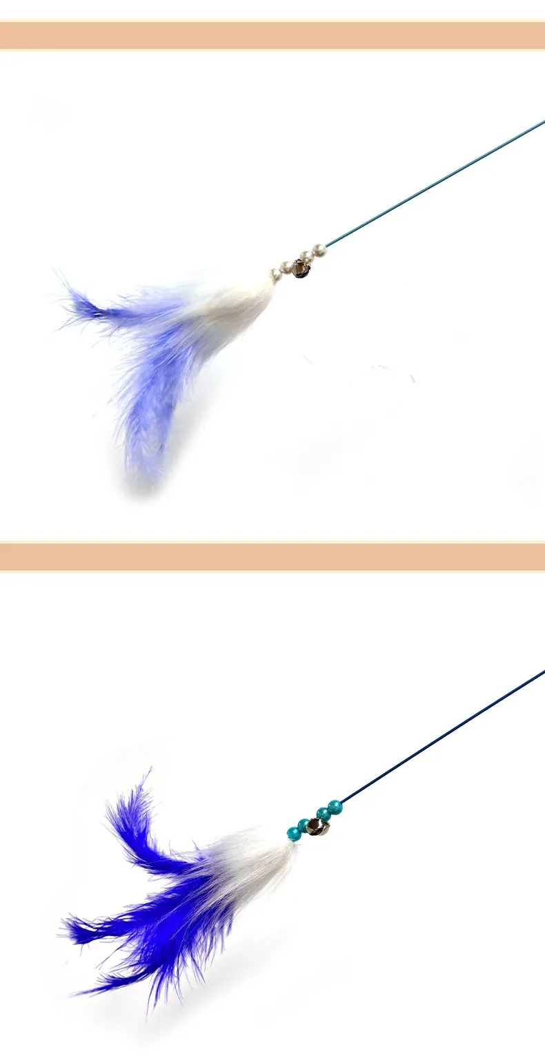 Juguete pluma colorida con mango largo