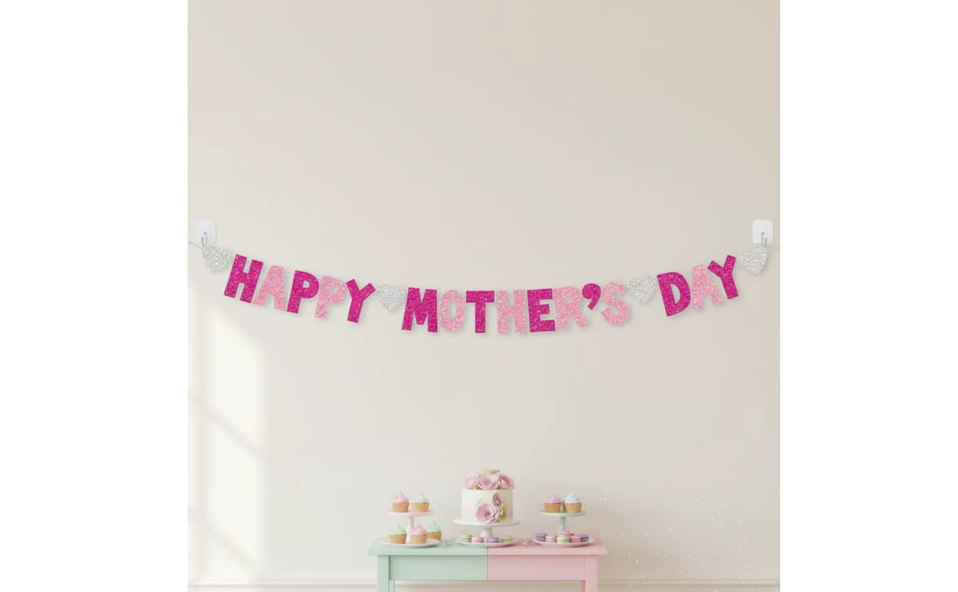 Detalle de letras y corazones brillantes