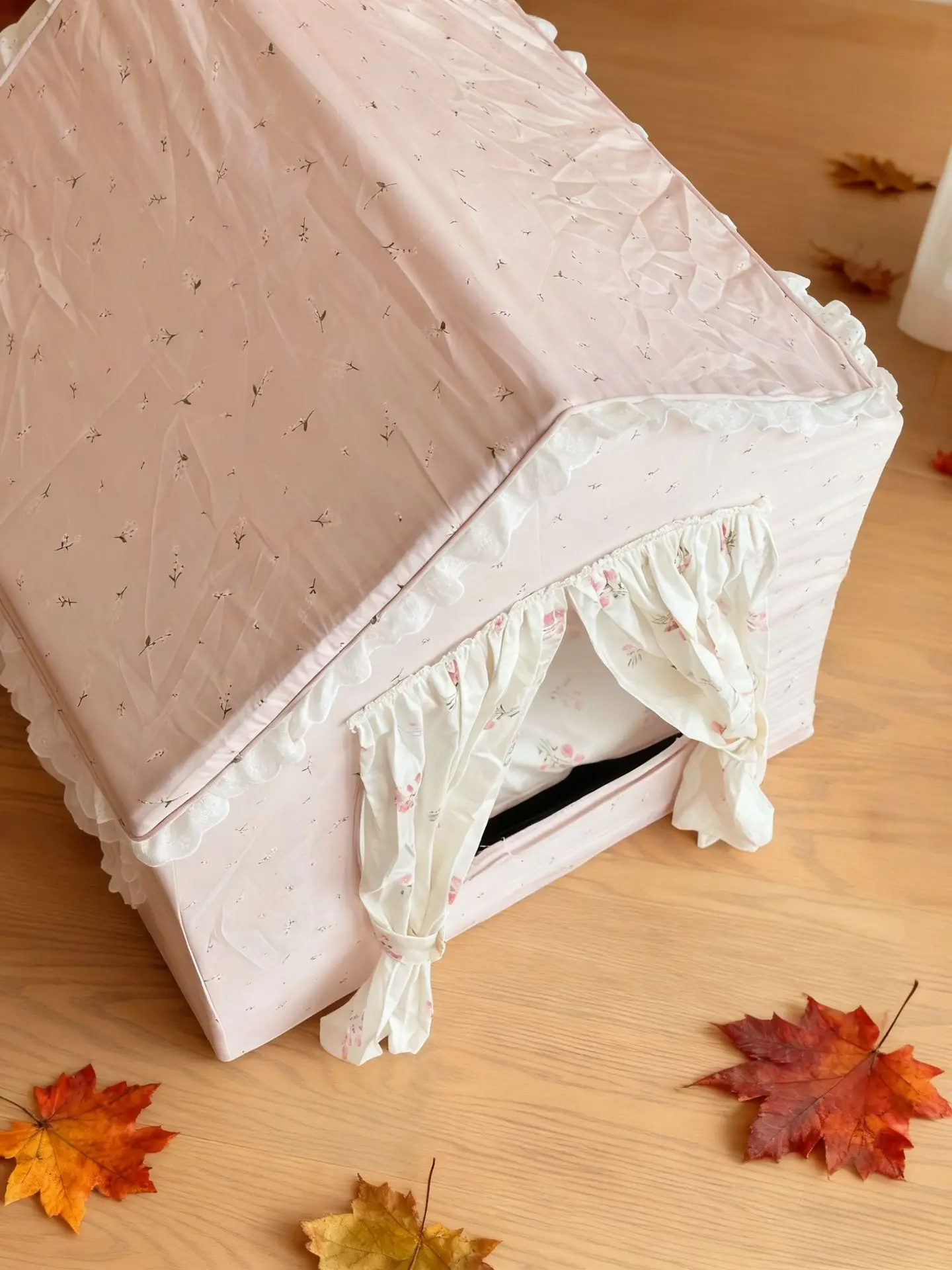 Detalle de la villa/cuna para mascotas