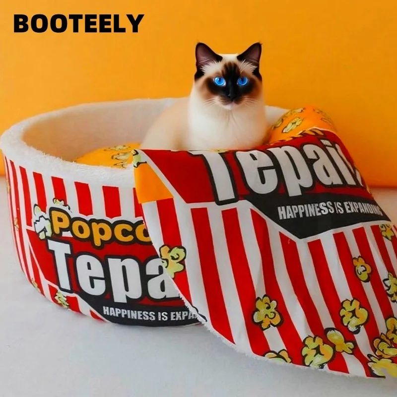 Nido cerrado para gatos en habitación cálida