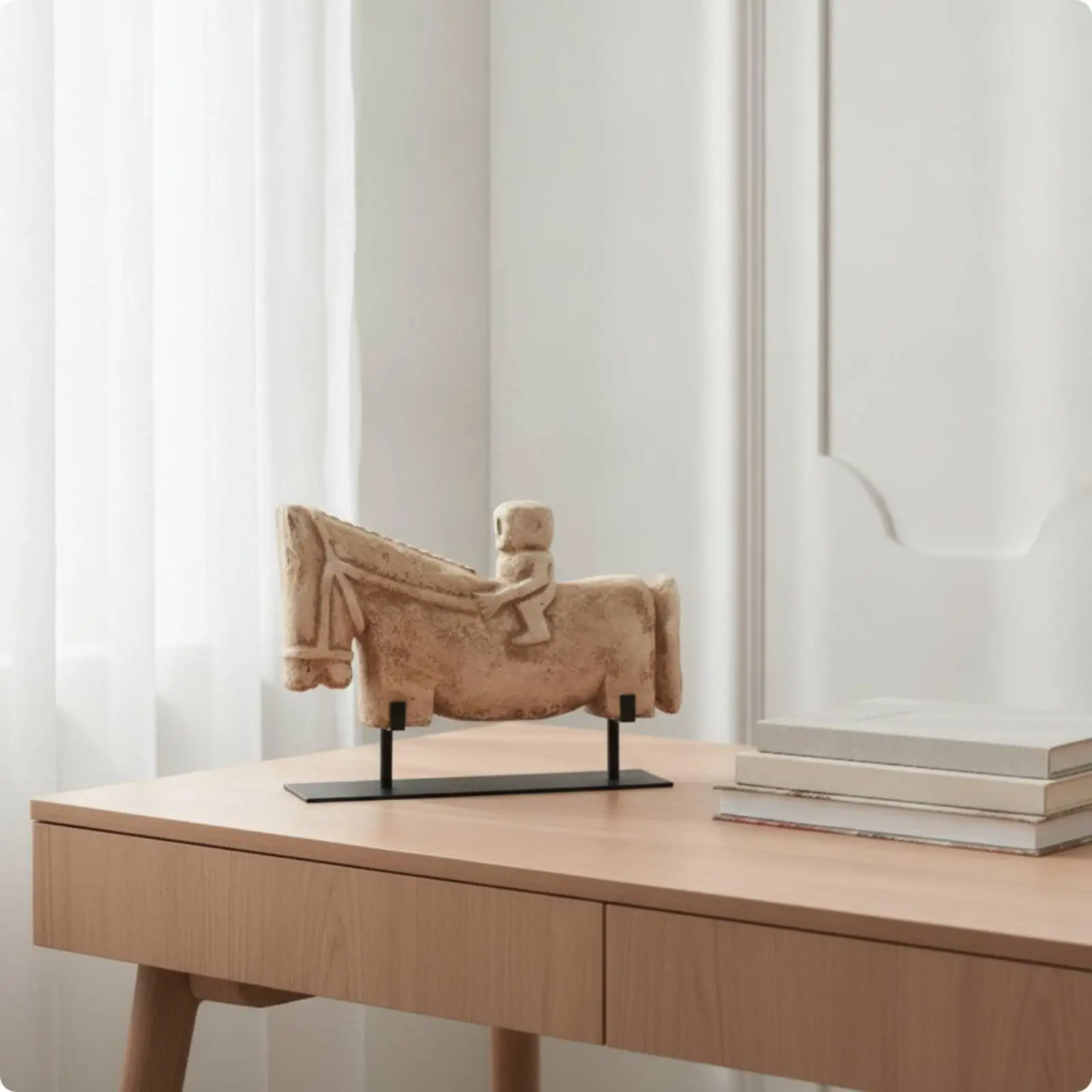 Escultura Caballo Decorativa con Base Metal – Figura Rústica para el Hogar - imagen 3